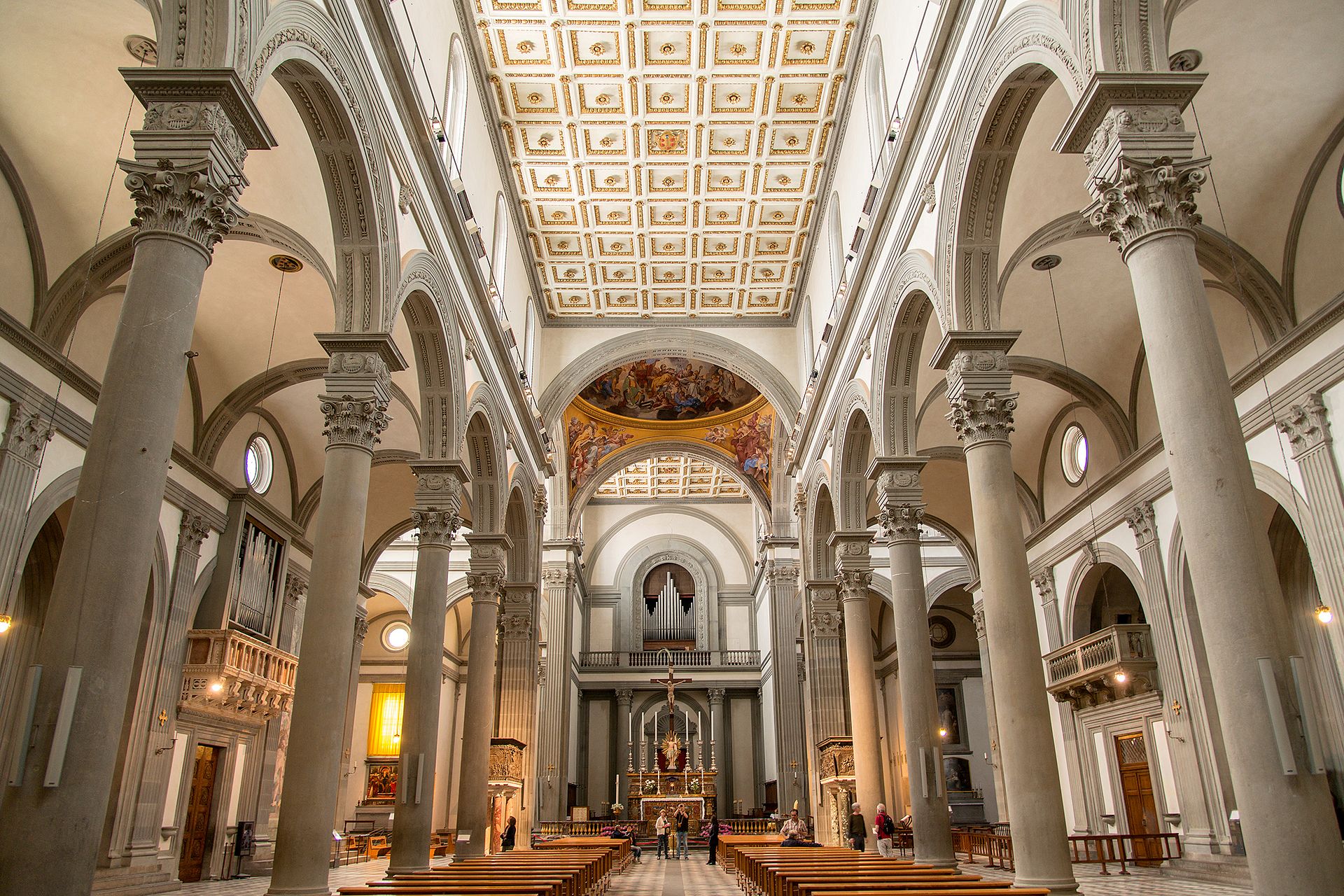 Basilica_di_San_Lorenzo,_looking_toward_the_altar