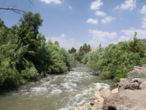 2048px-Jordan_River_in_area_of_Jordan_River_park_in_summer_2011_(2)