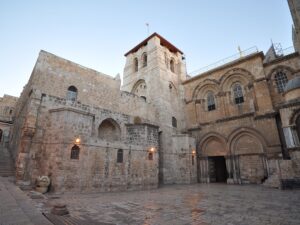 2048px-The_Church_of_the_Holy_Sepulchre-Jerusalem